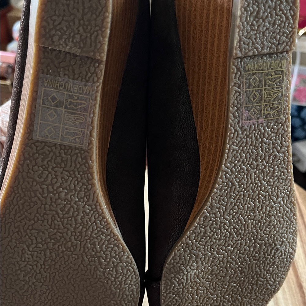 Journee Collection Women's Chocolate Brown Loafers - Picture 4 of 4